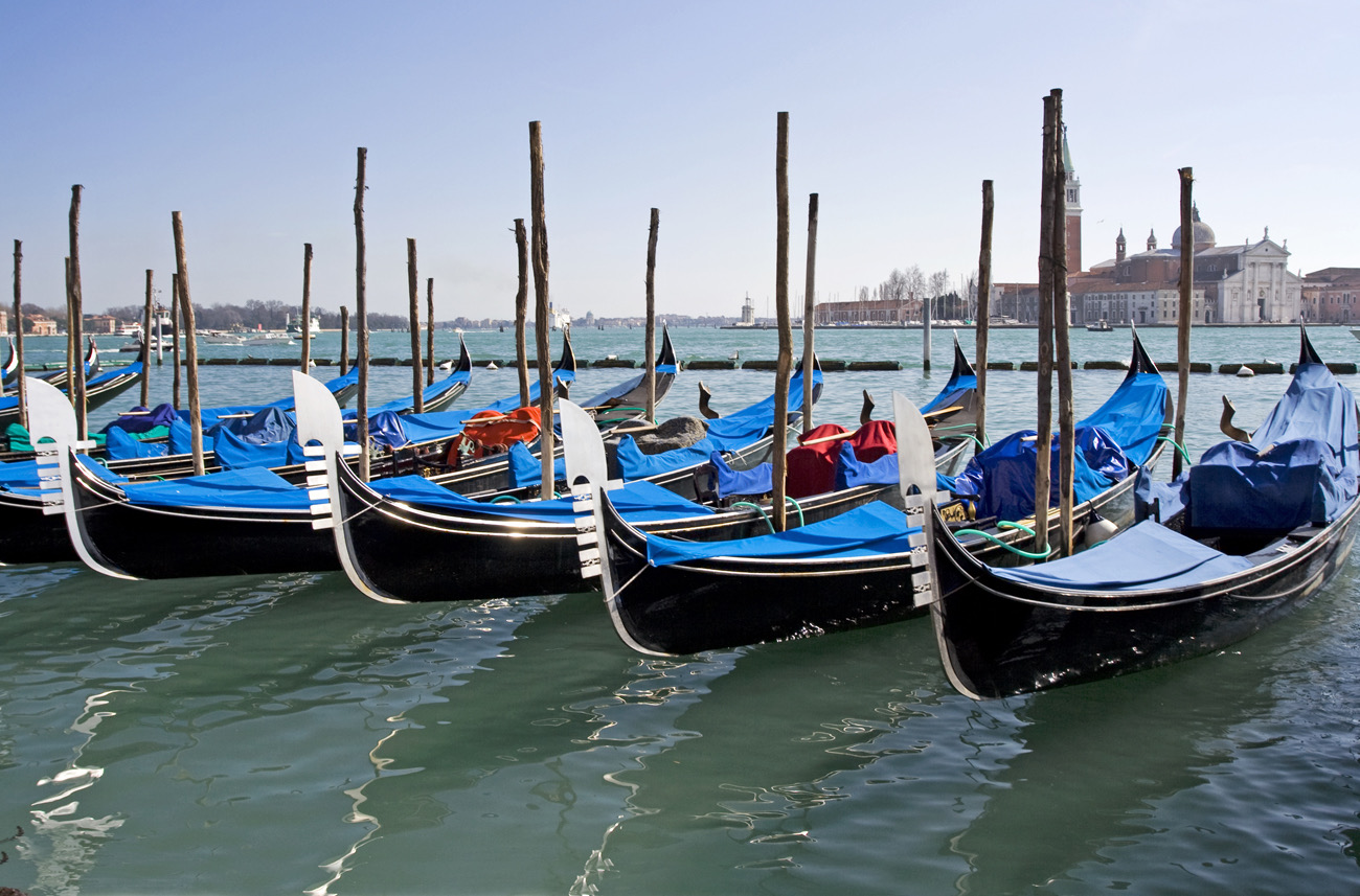 VENETIAN BLUES / 水上の静寂