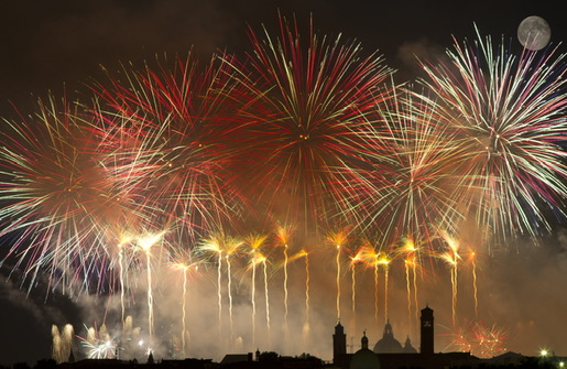 REDENTORE OVER VENICE / 花火